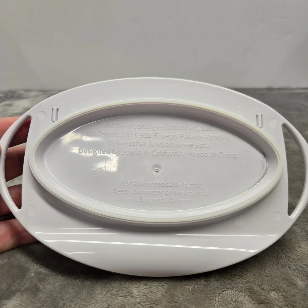 Butterie Flip-Top Butter Dish White Plastic Kitchen Concepts Unlimited 9.516.962